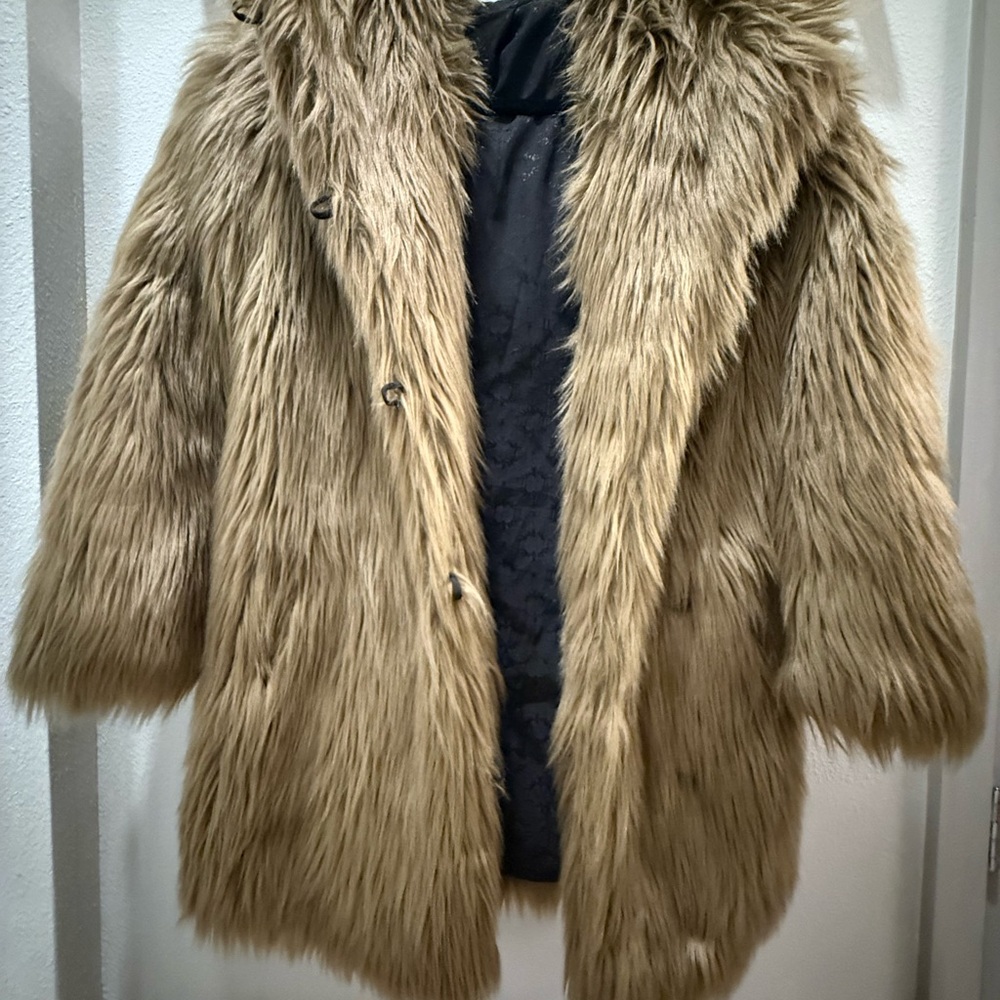 SPIRIT HOODS ASH WOLF CLASSIC FAUX FUR COAT - Picture 6 of 10